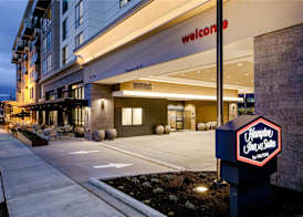 Hampton Inn & Suites by Hilton Seattle/Northgate 2