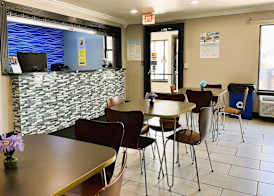 Super 8 by Wyndham Vincennes 2