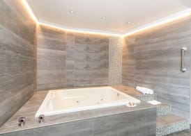 Ramada by Wyndham Bronx 4