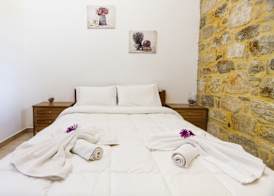 Agarathos Rooms & Pool Kaliviani -On the road to Balos 3