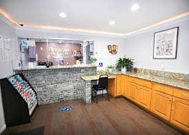 Rodeway Inn & Suites Bellflower 5