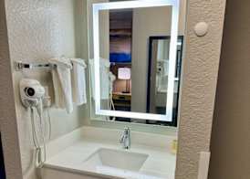 Days Inn by Wyndham Sarasota I-75 5