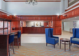 Comfort Suites Outlet Center 2