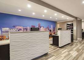 La Quinta Inn & Suites by Wyndham Denver Airport DIA 3