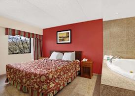 Ramada by Wyndham East Orange 4