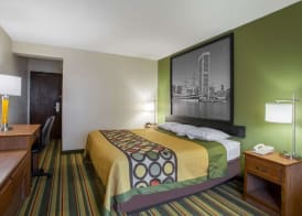 Super 8 by Wyndham College Park Wash DC Area 5