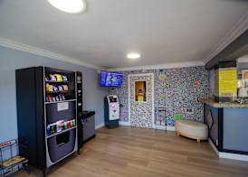 Super 8 by Wyndham Las Vegas North Strip/Fremont St. Area 5