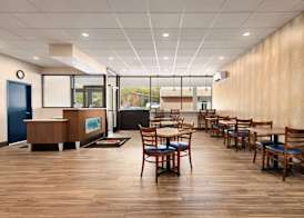 Super 8 by Wyndham Liverpool/Syracuse North Airport 2