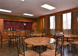 Americas Best Value Inn & Suites Kansas City 2