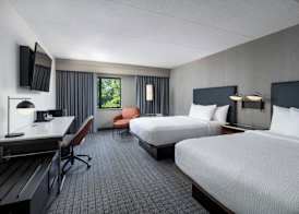 Courtyard Cleveland Beachwood 4