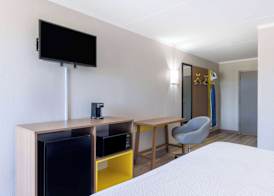 Days Inn & Suites by Wyndham Fort Bragg/Cross Creek Mall 5