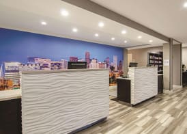 La Quinta Inn & Suites by Wyndham Denver Airport DIA 3