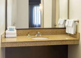 Courtyard by Marriott Madison West / Middleton 5