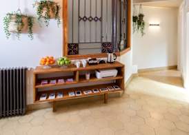 Jardinets Guest House 2
