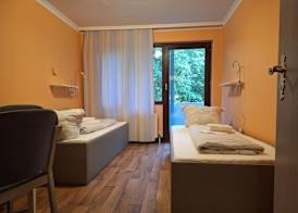 2-Rent Group Hostel Rooms AUB162 3