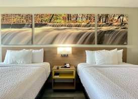 Days Inn by Wyndham Columbus IN 4