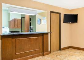 Super 8 by Wyndham Ripley 2