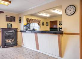 Econo Lodge Inn & Suites Windsor Locks Bradley Airport 4