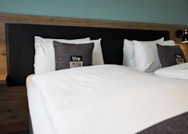 Holiday Inn - the niu, LOOM MANCHESTER NORTH by IHG 3