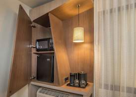 Courtyard by Marriott London 4