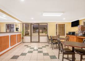 Super 8 by Wyndham Sumter 2