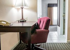 Econo Lodge & Suites Grand Rapids Airport 2