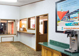 Howard Johnson by Wyndham Wilmington 4