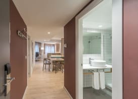Hotel & Aparthotel Cosmos 4
