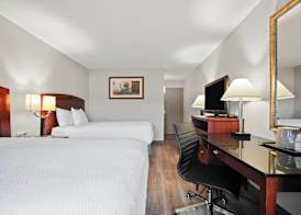 Days Inn by Wyndham Utica 5