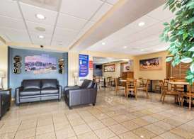 Econo Lodge Inn & Suites I-35 at Shawnee Mission 4