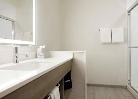 Holiday Inn Express & Suites Linden - Newark South by IHG 2