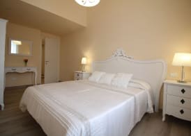 LUCCA IN CHIC - No Ztl, Free Parking, Priv Bath, Old City 550m 4