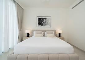 Luxury 1BR LIV Marina Modern Marina View 3