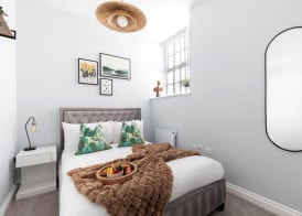 Elliot Oliver - Stylish 2 Bedroom Town Centre Apartment 2