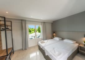 Nikos Villas - Poolside Getaways in Kavos, Corfu 4
