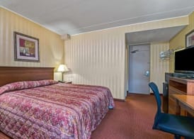 HomeSpring Inn & Studios 5