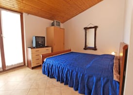 Apartment 909 5