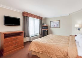 Days Inn by Wyndham Carlsbad 3