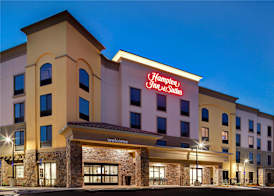 Hampton Inn & Suites Marina 3