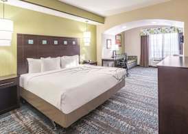 La Quinta by Wyndham Dallas Grand Prairie South 4