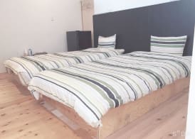 BOND - Hostel 4