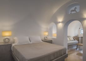 AQUA SERENITY LUXURY SUITES SANTORINI 4