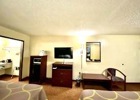 Super 8 by Wyndham Shawnee 5