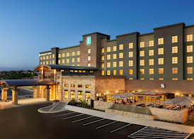 Embassy Suites by Hilton San Antonio Brooks Hotel & Spa 4