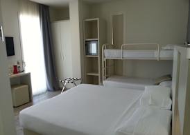L'Hotel 4