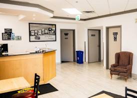 Super 8 by Wyndham Drayton Valley 3