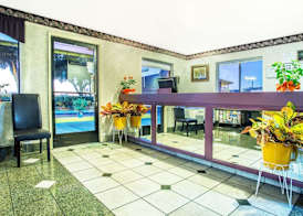 Travelodge by Wyndham Turlock 2