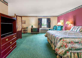 Super 8 by Wyndham Reedsburg 4