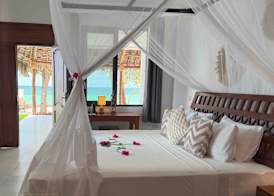 MANOLO Beach Resort 4