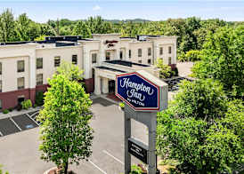 Hampton Inn Elkton 4